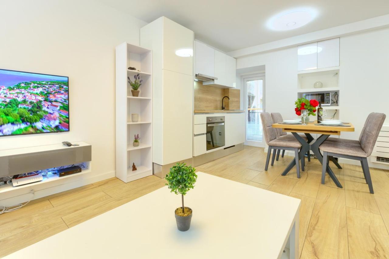 Tale - Brand New In Pula's Old Town, With Free Netflix And Wi-fi Appartamento *