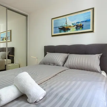 Apartment Tale - Brand New Apartment In Pula'S Old Town, With Free Netflix And Wi-Fi Exterior photo