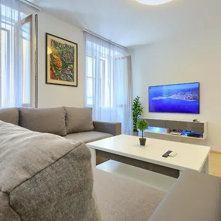Apartment Tale - Brand New Apartment In Pula'S Old Town, With Free Netflix And Wi-Fi Exterior photo