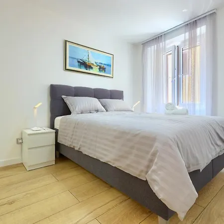 Apartment Tale - Brand New Apartment In Pula'S Old Town, With Free Netflix And Wi-Fi Exterior photo