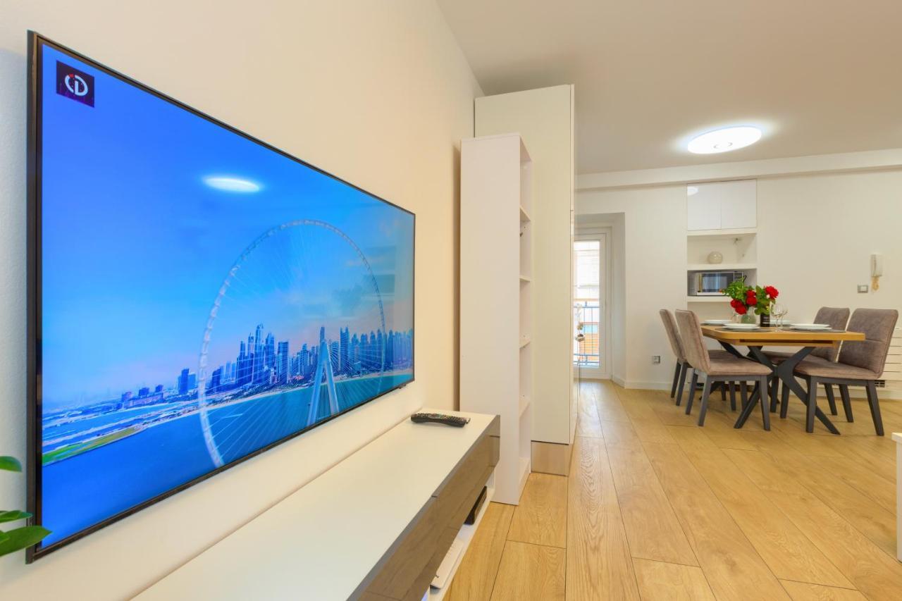 Apartment Tale - Brand New In Pula's Old Town, With Free Netflix And Wi-fi