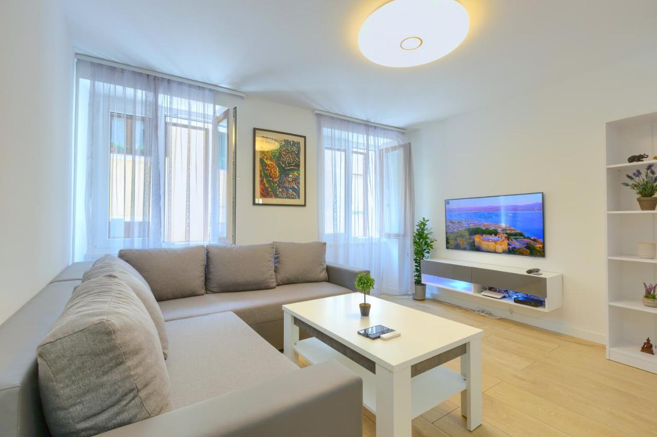 Tale - Brand New In Pula's Old Town, With Free Netflix And Wi-fi Apartment *