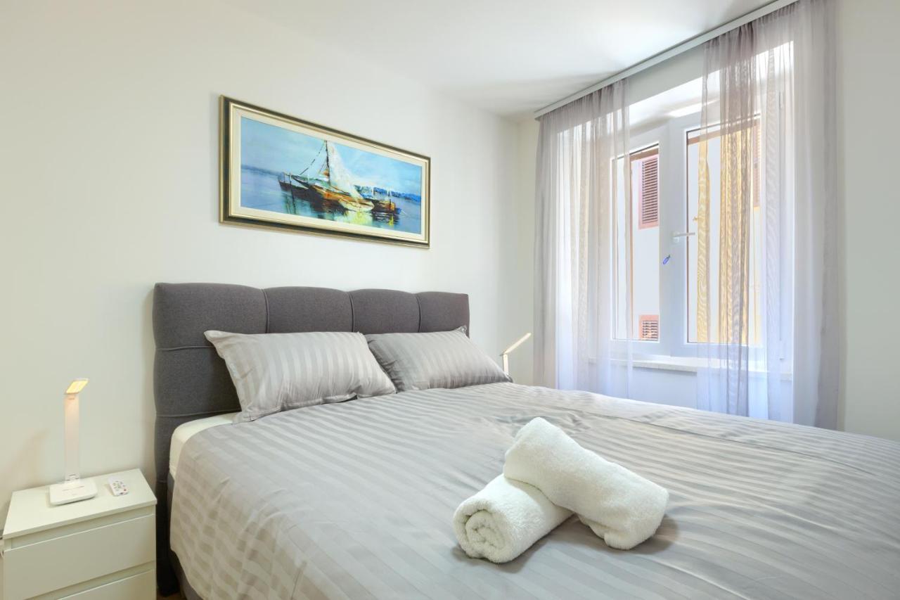 Tale - Brand New In Pula's Old Town, With Free Netflix And Wi-fi Apartment