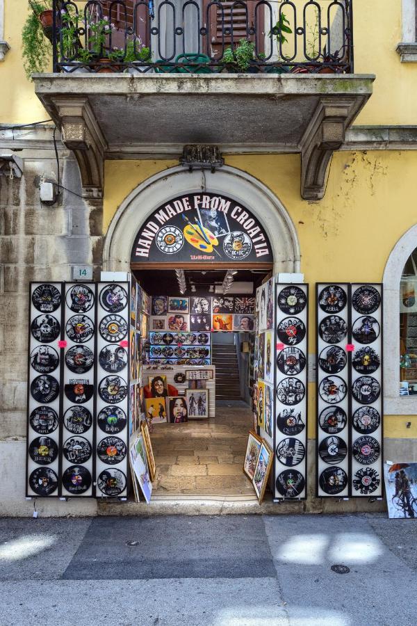 Apartment Tale - Brand New In Pula's Old Town, With Free Netflix And Wi-fi